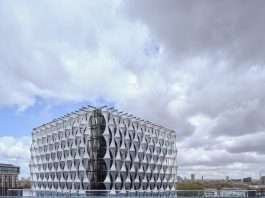 The World’s First “Levitating” Pool Placed Between Two Skyscrapers In London