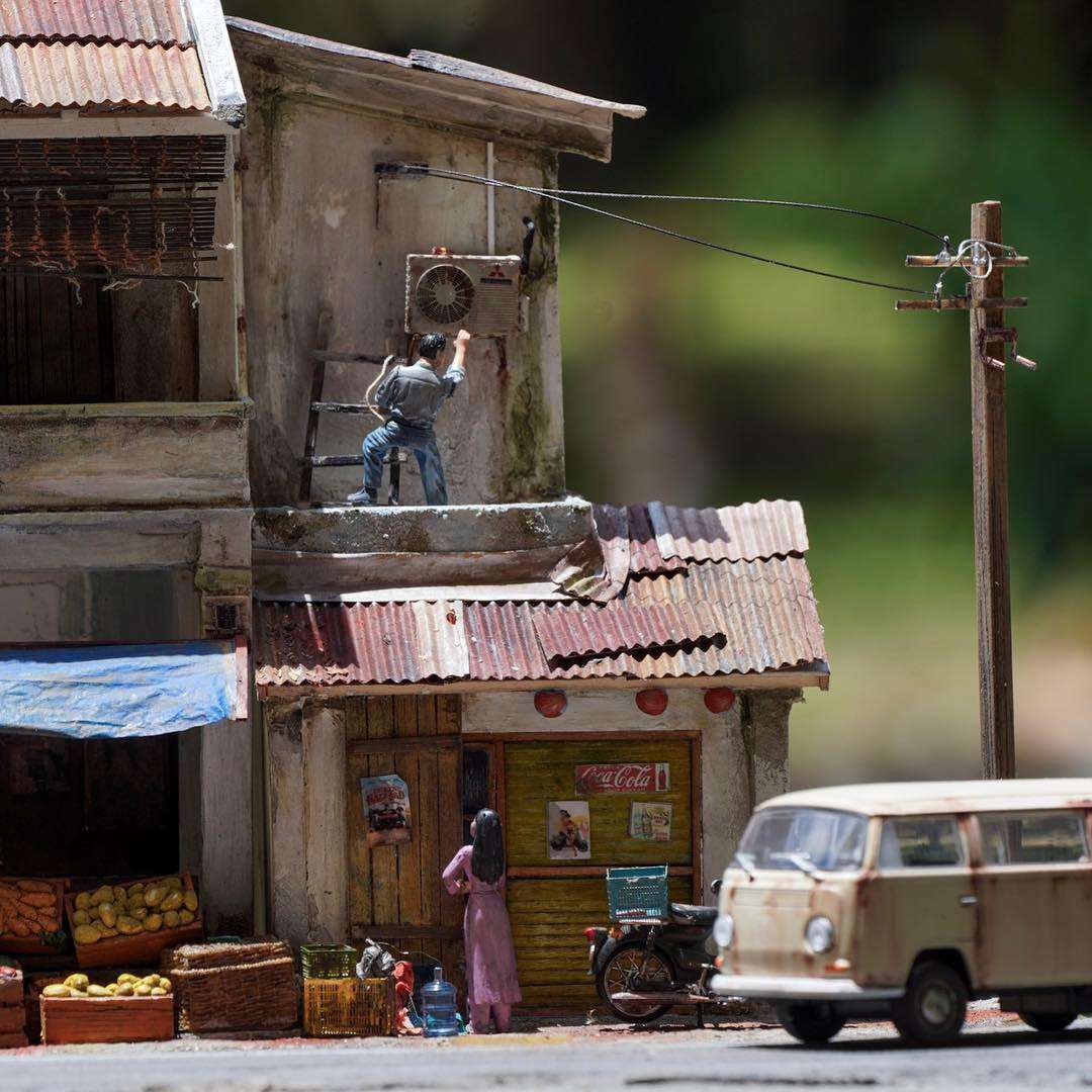 Artist Recreates Realistic Dioramas From People’s Childhood Memories