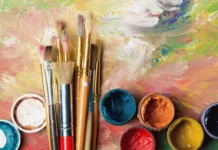 South Korean Artist Creates Delicate Drawings Of Corner Shops Before Disappearing featured image