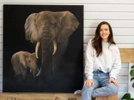The UK-based artist creates realistic animal paintings to promote wildlife conservation