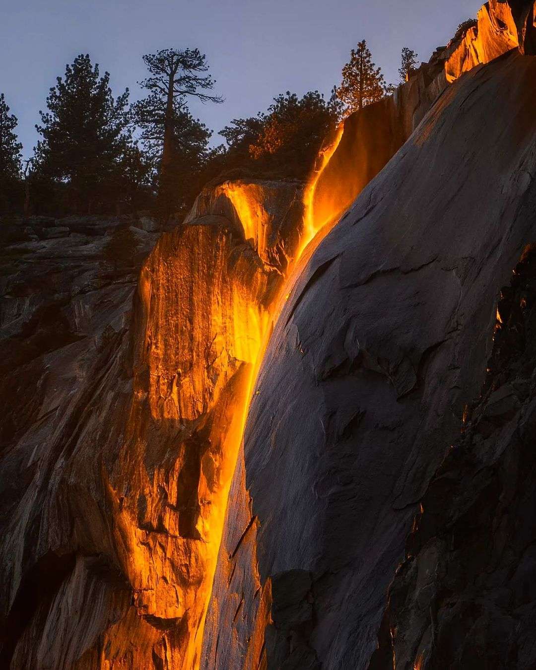 Photographer Captures An Amazing Spectacle At Yosemite
