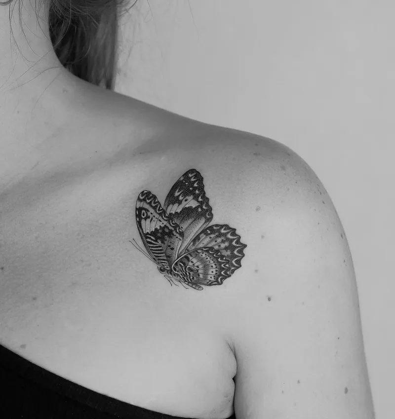 Collarbone tattoo trends