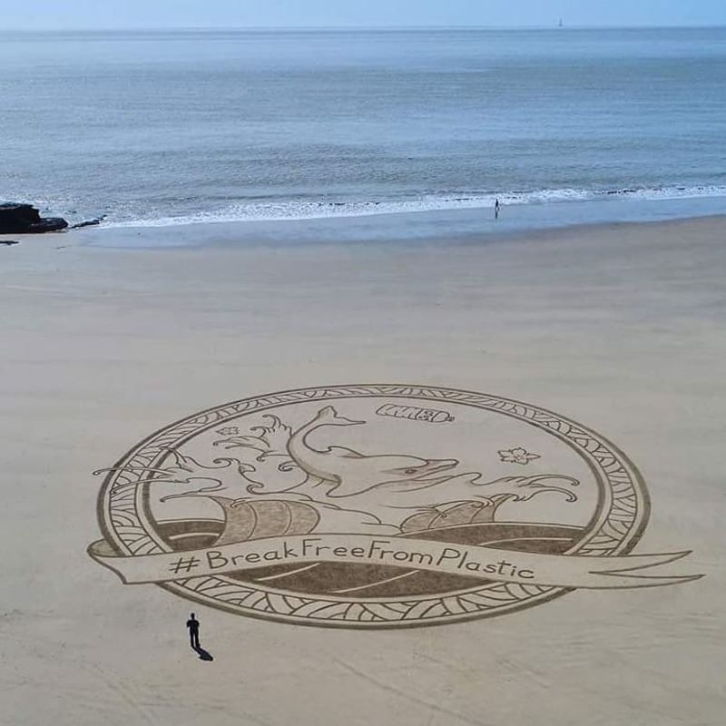 Monumental sand designs