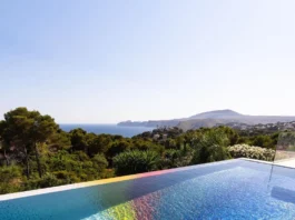 Argentine-Spanish artist created a Chromodynamica Pool Argentine-Spanish artist created a Chromodynamica Pool