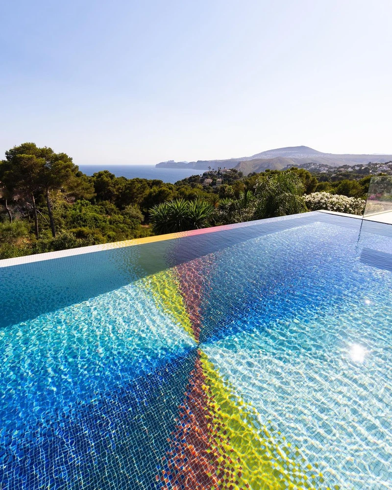 Argentine-Spanish artist created a Chromodynamica Pool