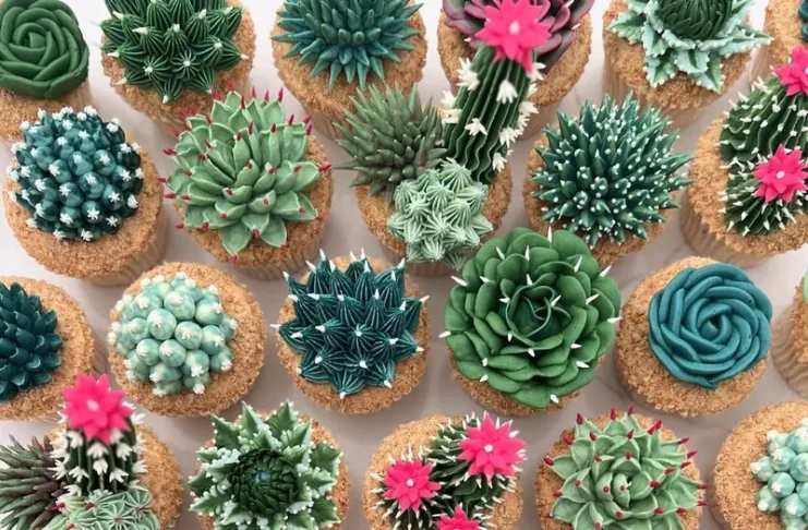 A UK-based Food Artist Bakes Cupcakes Look Like Real Flowers