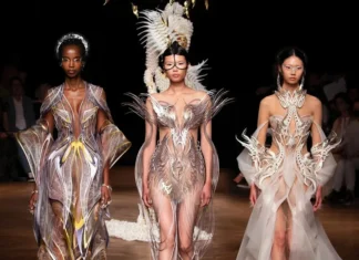 Legendary Fashion Designer Iris van Herpen Designs Stunning Geometric Outfits Legendary Fashion Designer Iris van Herpen Designs Stunning Geometric Outfits
